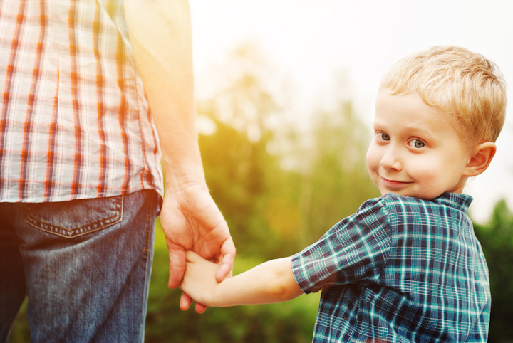 Over half of UK dads feel pressured to return to work early, reveals research