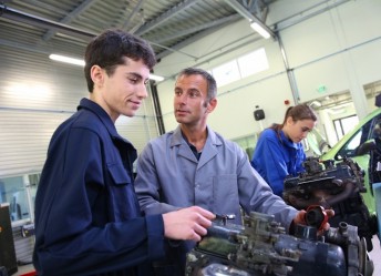 Apprenticeships and traineeships on the rise